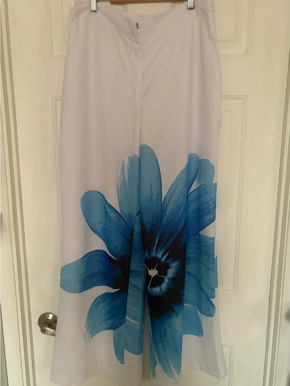 Cato White Cropped Pants with Blue Flower Accent